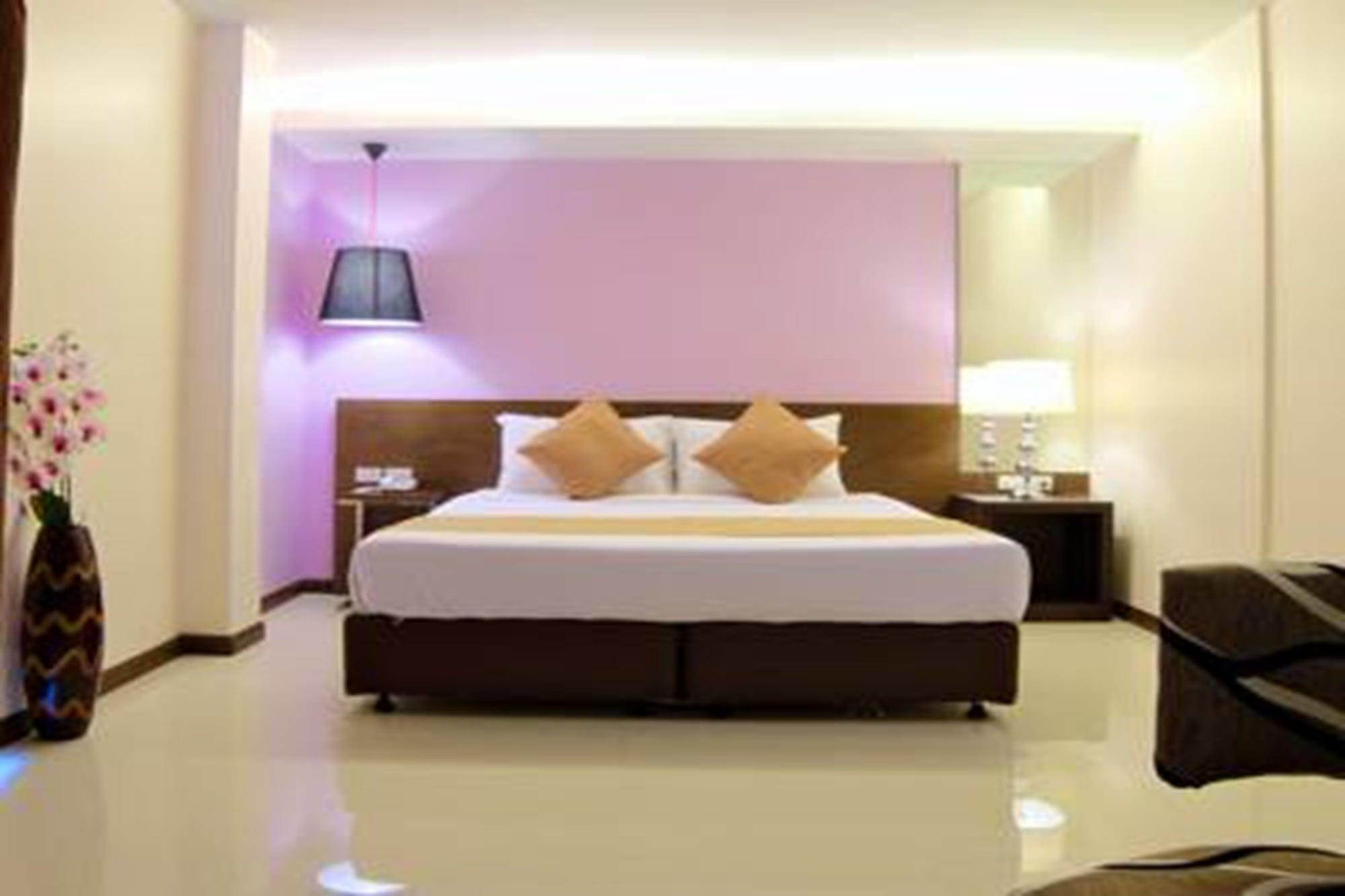 בנגקוק Grand Alpine Hotel מראה חיצוני תמונה