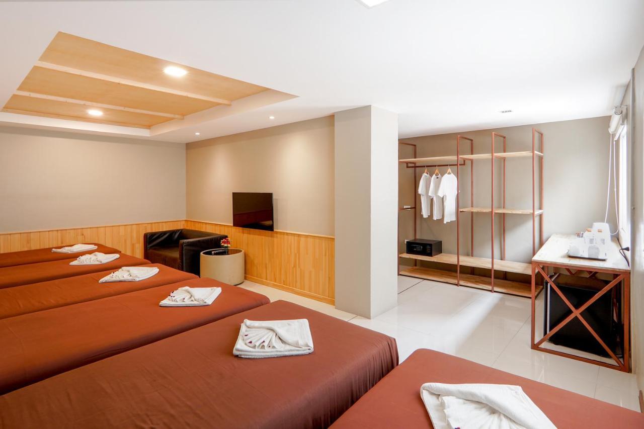 בנגקוק Grand Alpine Hotel מראה חיצוני תמונה